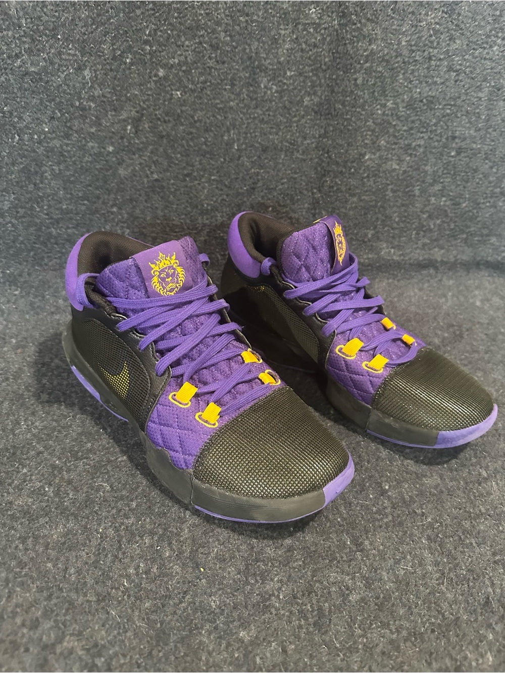 Nike LeBron Witness 8 Basketball Shoes 11.5